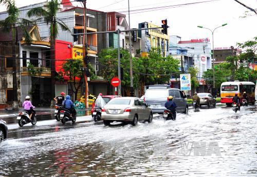 Áp thấp nhiệt đới diễn biến phức tạp, học sinh Hà Tĩnh, Nghệ An được nghỉ học ảnh 1
